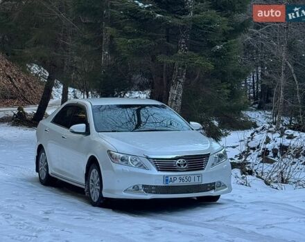 Белый Тойота Камри, объемом двигателя 2.49 л и пробегом 290 тыс. км за 12800 $, фото 1 на Automoto.ua