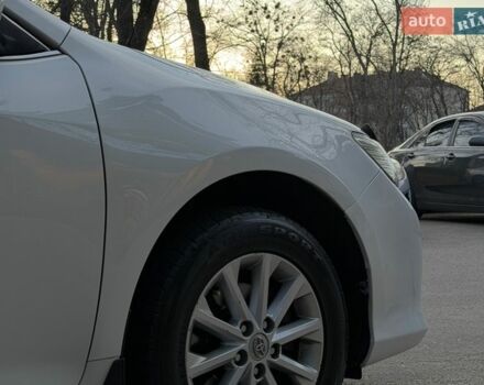 Белый Тойота Камри, объемом двигателя 2.49 л и пробегом 260 тыс. км за 14200 $, фото 1 на Automoto.ua