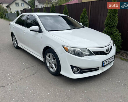 Белый Тойота Камри, объемом двигателя 2.49 л и пробегом 230 тыс. км за 9200 $, фото 1 на Automoto.ua
