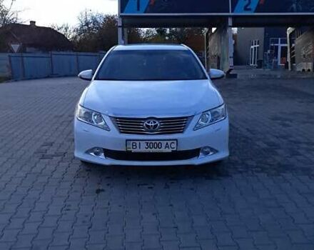 Белый Тойота Камри, объемом двигателя 2.5 л и пробегом 195 тыс. км за 11800 $, фото 1 на Automoto.ua