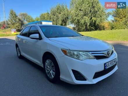 Білий Тойота Камрі, об'ємом двигуна 2.49 л та пробігом 328 тис. км за 9500 $, фото 1 на Automoto.ua