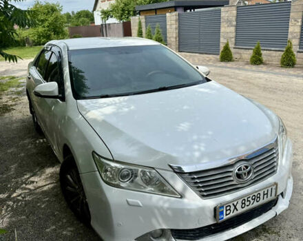 Белый Тойота Камри, объемом двигателя 2.5 л и пробегом 297 тыс. км за 11950 $, фото 1 на Automoto.ua