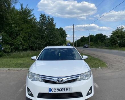 Белый Тойота Камри, объемом двигателя 2.5 л и пробегом 280 тыс. км за 10600 $, фото 1 на Automoto.ua