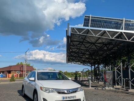 Белый Тойота Камри, объемом двигателя 2.5 л и пробегом 270 тыс. км за 10700 $, фото 1 на Automoto.ua