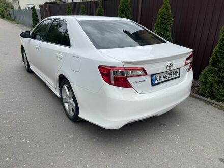 Белый Тойота Камри, объемом двигателя 2.5 л и пробегом 228 тыс. км за 8800 $, фото 1 на Automoto.ua