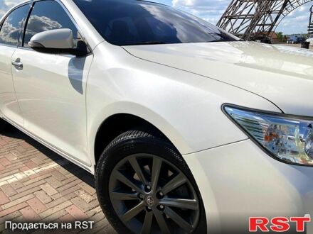 Белый Тойота Камри, объемом двигателя 2.5 л и пробегом 142 тыс. км за 14500 $, фото 1 на Automoto.ua