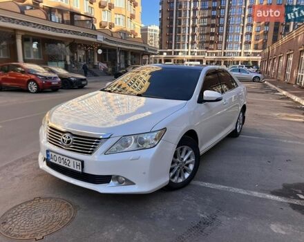 Белый Тойота Камри, объемом двигателя 2.5 л и пробегом 237 тыс. км за 11800 $, фото 1 на Automoto.ua