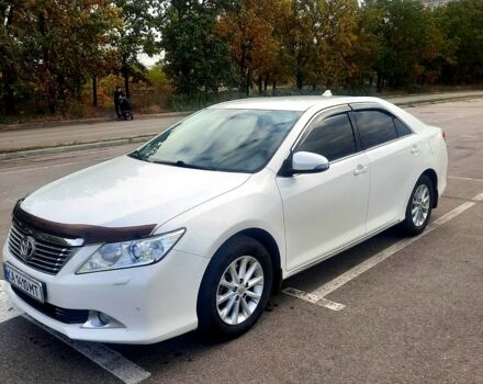 Белый Тойота Камри, объемом двигателя 2.5 л и пробегом 249 тыс. км за 13400 $, фото 1 на Automoto.ua
