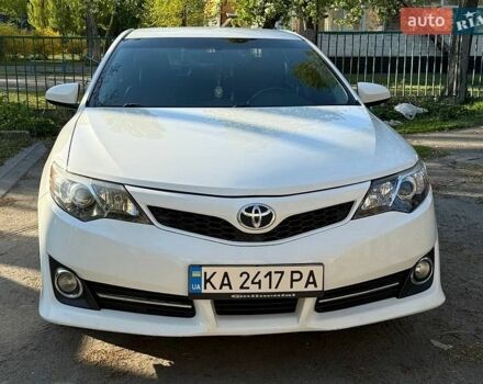 Белый Тойота Камри, объемом двигателя 2.49 л и пробегом 145 тыс. км за 14000 $, фото 1 на Automoto.ua