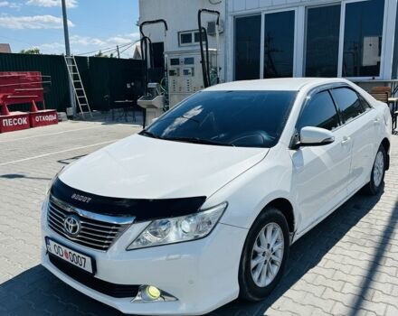 Белый Тойота Камри, объемом двигателя 2.5 л и пробегом 220 тыс. км за 11500 $, фото 1 на Automoto.ua