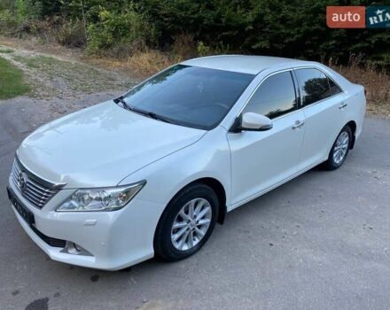 Білий Тойота Камрі, об'ємом двигуна 2.5 л та пробігом 147 тис. км за 15250 $, фото 1 на Automoto.ua