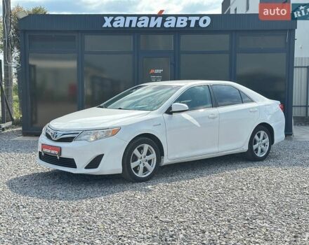 Белый Тойота Камри, объемом двигателя 2.49 л и пробегом 240 тыс. км за 11200 $, фото 1 на Automoto.ua