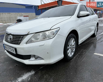 Белый Тойота Камри, объемом двигателя 2.49 л и пробегом 265 тыс. км за 11850 $, фото 1 на Automoto.ua