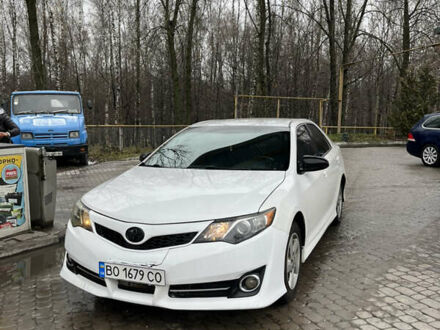 Білий Тойота Камрі, об'ємом двигуна 2.49 л та пробігом 240 тис. км за 9999 $, фото 1 на Automoto.ua