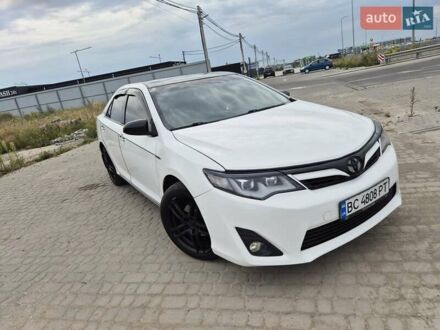 Белый Тойота Камри, объемом двигателя 2.49 л и пробегом 140 тыс. км за 13200 $, фото 1 на Automoto.ua