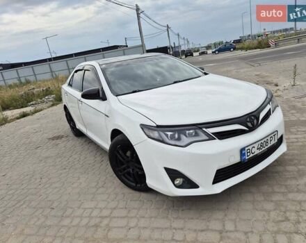 Белый Тойота Камри, объемом двигателя 2.49 л и пробегом 140 тыс. км за 13200 $, фото 1 на Automoto.ua