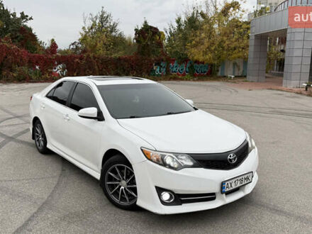 Білий Тойота Камрі, об'ємом двигуна 2.5 л та пробігом 192 тис. км за 12000 $, фото 1 на Automoto.ua