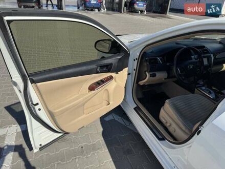 Белый Тойота Камри, объемом двигателя 2.5 л и пробегом 135 тыс. км за 16600 $, фото 1 на Automoto.ua