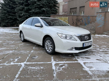 Тойота Камри 2013 в Кривом Роге на Automoto.ua Белый Тойота Камри, объемом двигателя 2.49 л и пробегом 98 тыс. км за 16500 $, фото 1 на Automoto.ua