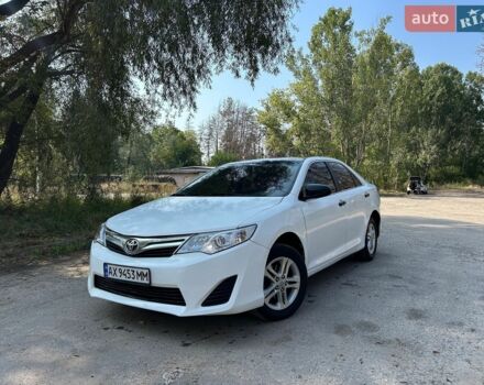 Белый Тойота Камри, объемом двигателя 2.5 л и пробегом 201 тыс. км за 7799 $, фото 1 на Automoto.ua