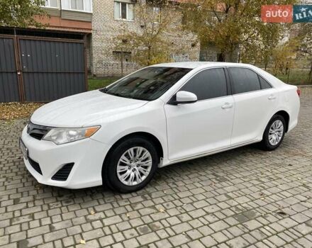 Белый Тойота Камри, объемом двигателя 2.5 л и пробегом 188 тыс. км за 10900 $, фото 1 на Automoto.ua