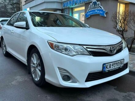 Білий Тойота Камрі, об'ємом двигуна 2.5 л та пробігом 139 тис. км за 9500 $, фото 1 на Automoto.ua