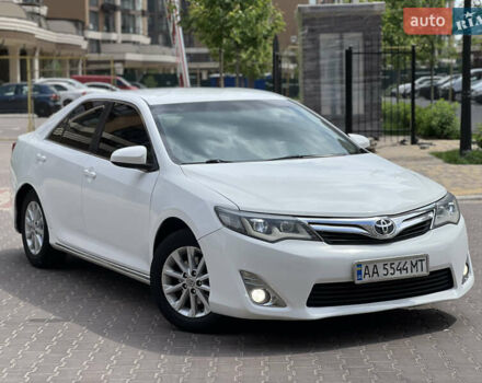 Белый Тойота Камри, объемом двигателя 2.49 л и пробегом 169 тыс. км за 9300 $, фото 1 на Automoto.ua