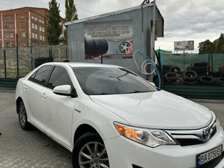 Тойота Камри 2013 в Кропивницком (Кировограде) на Automoto.ua Белый Тойота Камри, объемом двигателя 2.49 л и пробегом 200 тыс. км за 12499 $, фото 1 на Automoto.ua