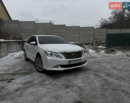 Белый Тойота Камри, объемом двигателя 2.49 л и пробегом 221 тыс. км за 13200 $, фото 1 на Automoto.ua