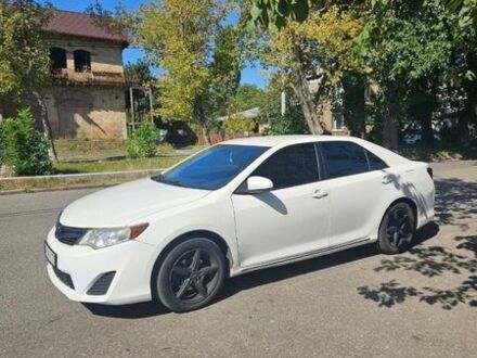 Білий Тойота Камрі, об'ємом двигуна 2.5 л та пробігом 440 тис. км за 8800 $, фото 1 на Automoto.ua