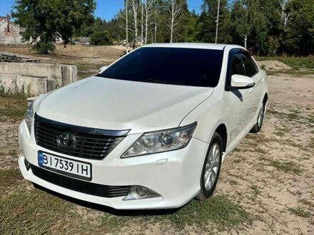 Белый Тойота Камри, объемом двигателя 2.49 л и пробегом 295 тыс. км за 10800 $, фото 1 на Automoto.ua