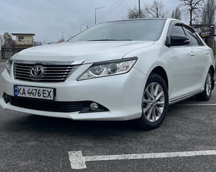 Білий Тойота Камрі, об'ємом двигуна 2.5 л та пробігом 212 тис. км за 14800 $, фото 1 на Automoto.ua