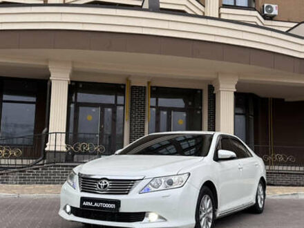 Білий Тойота Камрі, об'ємом двигуна 2.5 л та пробігом 180 тис. км за 11200 $, фото 1 на Automoto.ua