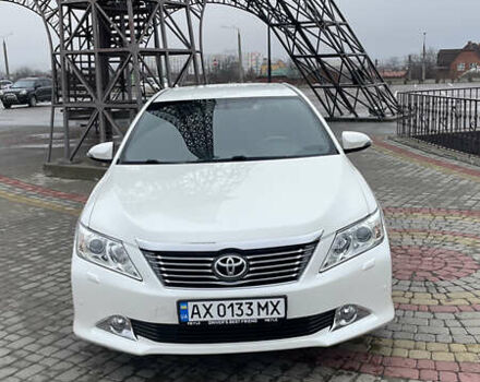 Белый Тойота Камри, объемом двигателя 2.5 л и пробегом 205 тыс. км за 14500 $, фото 1 на Automoto.ua