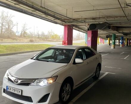 Белый Тойота Камри, объемом двигателя 2.5 л и пробегом 199 тыс. км за 7650 $, фото 1 на Automoto.ua