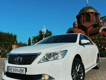 Белый Тойота Камри, объемом двигателя 2.5 л и пробегом 161 тыс. км за 13500 $, фото 1 на Automoto.ua