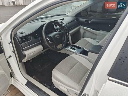 Тойота Камри 2014 в Кривом Роге на Automoto.ua Белый Тойота Камри, объемом двигателя 2.49 л и пробегом 359 тыс. км за 8888 $, фото 1 на Automoto.ua