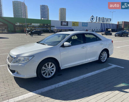 Білий Тойота Камрі, об'ємом двигуна 2.5 л та пробігом 198 тис. км за 14500 $, фото 1 на Automoto.ua