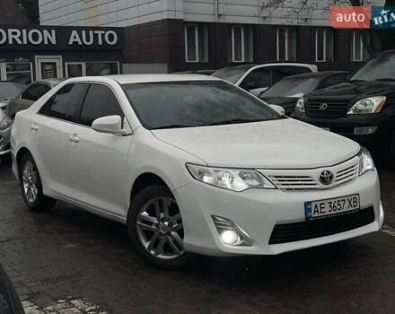 Белый Тойота Камри, объемом двигателя 2.49 л и пробегом 237 тыс. км за 9500 $, фото 1 на Automoto.ua