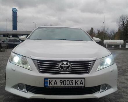 Тойота Камри 2014 в Староконстантинов на Automoto.ua Белый Тойота Камри, объемом двигателя 2.5 л и пробегом 235 тыс. км за 13200 $, фото 1 на Automoto.ua