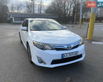 Белый Тойота Камри, объемом двигателя 2.49 л и пробегом 240 тыс. км за 11500 $, фото 1 на Automoto.ua
