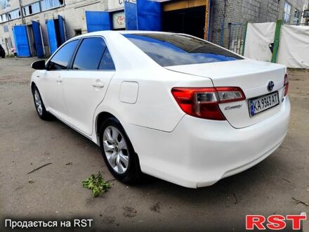 Белый Тойота Камри, объемом двигателя 2.5 л и пробегом 298 тыс. км за 13700 $, фото 1 на Automoto.ua