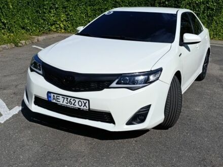Белый Тойота Камри, объемом двигателя 2.5 л и пробегом 347 тыс. км за 13000 $, фото 1 на Automoto.ua