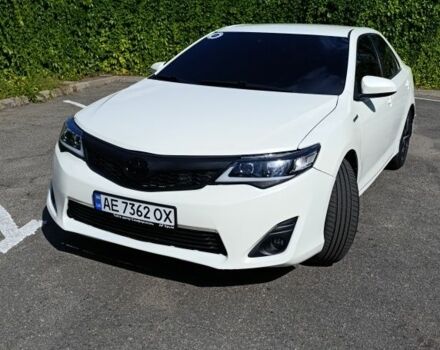Білий Тойота Камрі, об'ємом двигуна 2.5 л та пробігом 347 тис. км за 13500 $, фото 1 на Automoto.ua