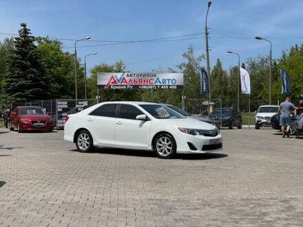 Тойота Камри 2014 в Кривом Роге на Automoto.ua Белый Тойота Камри, объемом двигателя 2.5 л и пробегом 352 тыс. км за 8700 $, фото 1 на Automoto.ua
