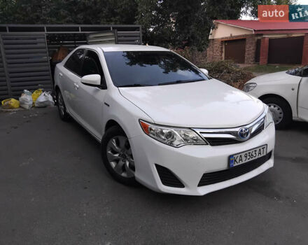 Белый Тойота Камри, объемом двигателя 2.49 л и пробегом 295 тыс. км за 12000 $, фото 1 на Automoto.ua
