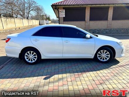 Белый Тойота Камри, объемом двигателя 2.5 л и пробегом 240 тыс. км за 15500 $, фото 1 на Automoto.ua
