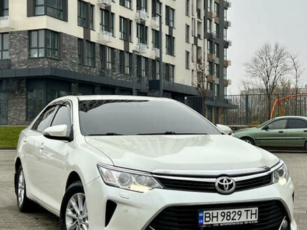 Белый Тойота Камри, объемом двигателя 2.49 л и пробегом 230 тыс. км за 14800 $, фото 1 на Automoto.ua