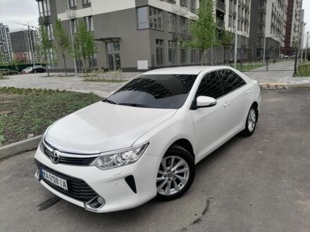 Тойота Камрі 2015 у Києві на Automoto.ua Білий Тойота Камрі, об'ємом двигуна 2.5 л та пробігом 188 тис. км за 19200 $, фото 1 на Automoto.ua