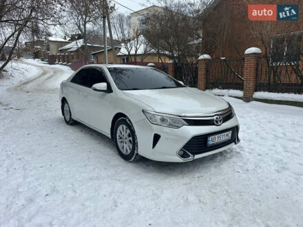 Белый Тойота Камри, объемом двигателя 2.49 л и пробегом 232 тыс. км за 15600 $, фото 1 на Automoto.ua